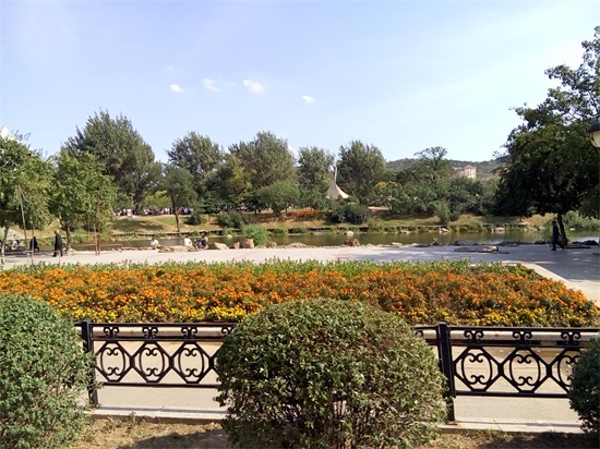 是全国少有用劳动模范的名字命名的公园,位于辽宁省鞍山市立山区的