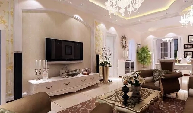 业主是一位小有成功的私企业主。平常工作生活比较忙碌,意为营造一个可以放松的生活环境。常住2夫妻和一个11岁的儿子。对生活的口味也有自己独特的理解。经过沟通了解,确定为现代欧式风格。 本案在设计手法上较大胆用料与用色,在设计的细节上处理得体。处处都可展示出一种低调的奢华!更是体现了主人的一种极之生活的追求与品位!!