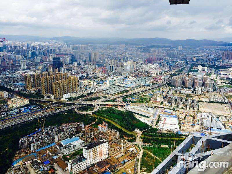 数一数二的城市景观台,因为在这里不仅可以看到美轮美奂的昆明全景