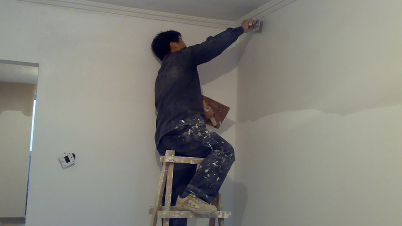 天花板以及墙壁刷涂料之前需要做些什么?