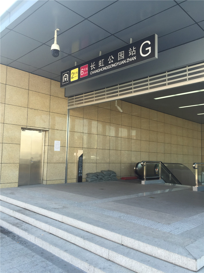 一般情况下买房会优选已经开通的地铁线路沿线,即避免了因地铁施工