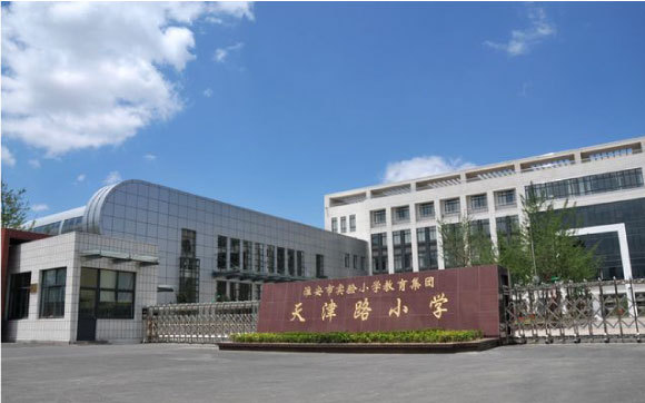 整个大学城板块就仅剩这一个天津路小学和启明中学(原李集中学),这在5