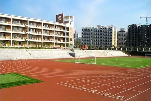 更与周边的蔡家小学,兼善中学蔡家分校,西师附中等周边学校形成一站式